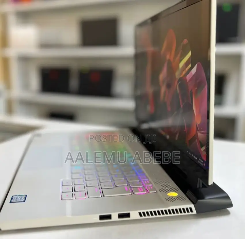 New Laptop Alienware M17x R2 16GB Intel Core I7 SSD 1T