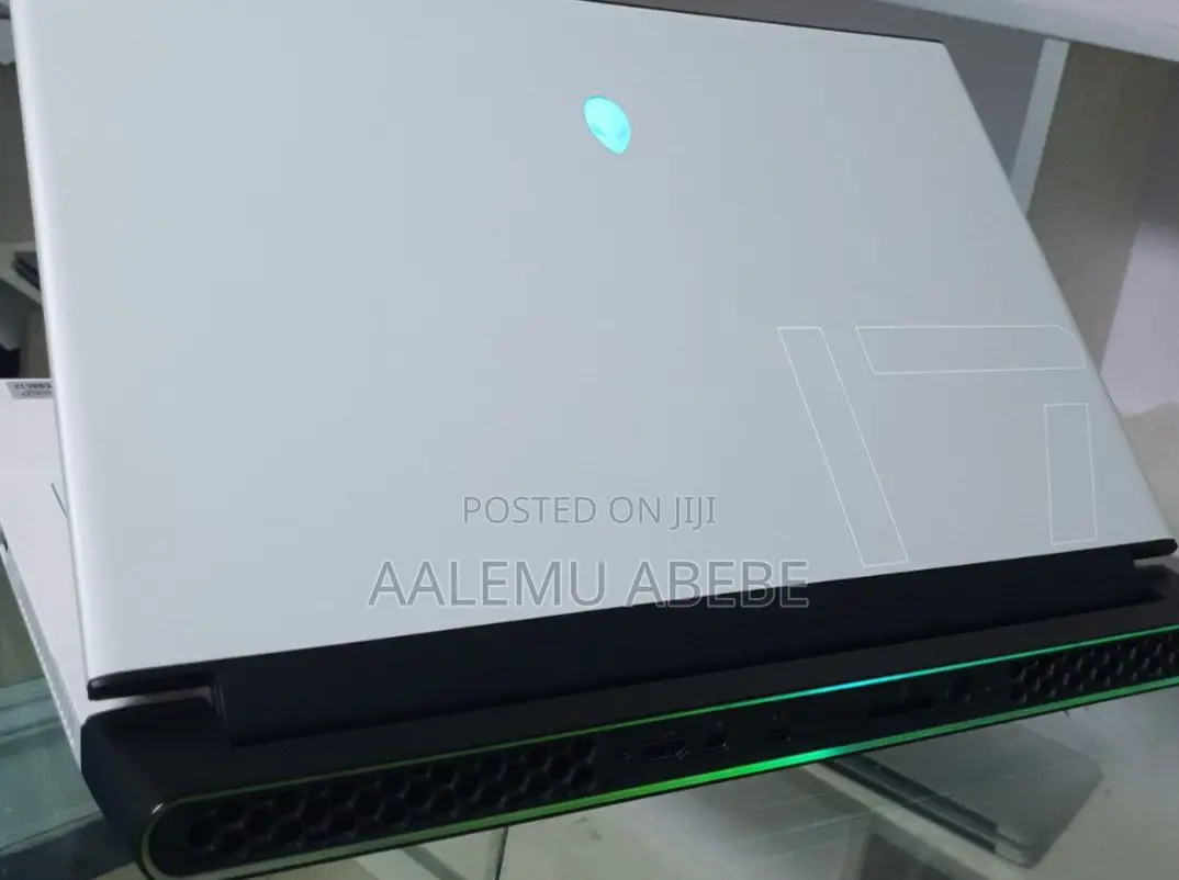 New Laptop Alienware M17x R2 16GB Intel Core I7 SSD 1T