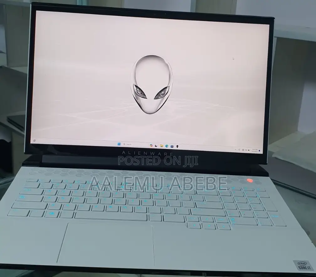 New Laptop Alienware M17x R2 16GB Intel Core I7 SSD 1T