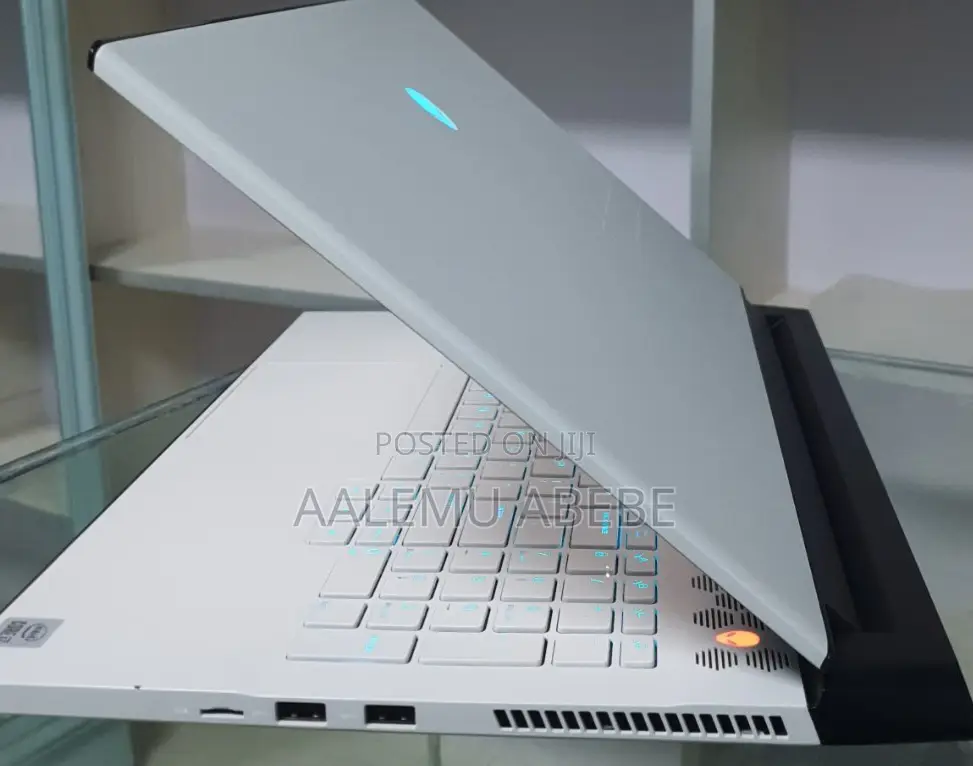 New Laptop Alienware M17x R2 16GB Intel Core I7 SSD 1T