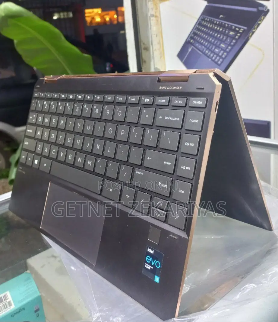 New Laptop HP Spectra 13 8GB Intel Core I5 SSD 512GB