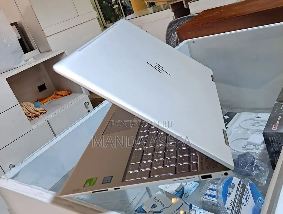 New Laptop HP Envy X360 8GB Intel Core I5 SSD 512GB