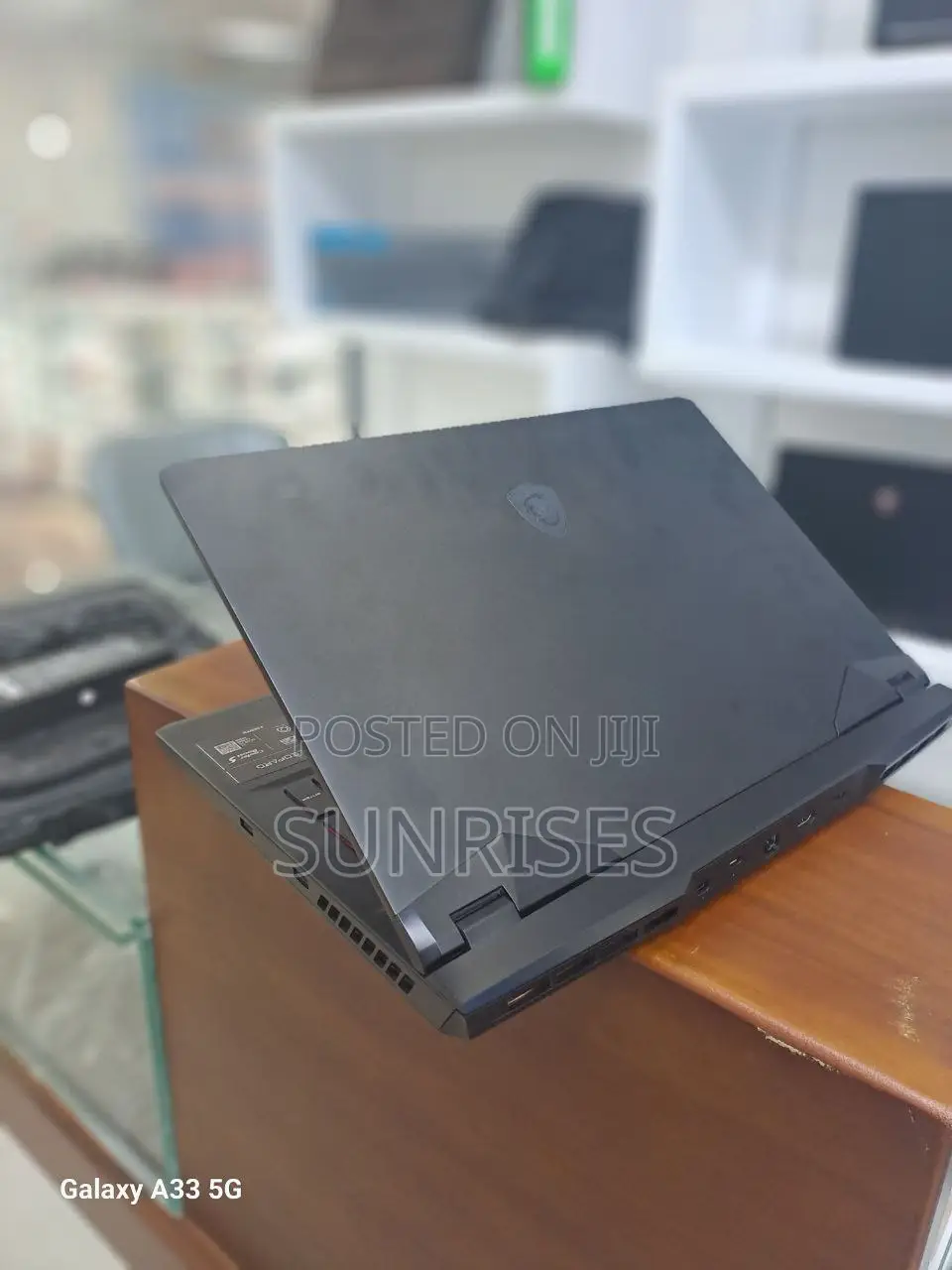 New Laptop MSI GP75 Leopard 16GB Intel Core I7 SSD 512GB