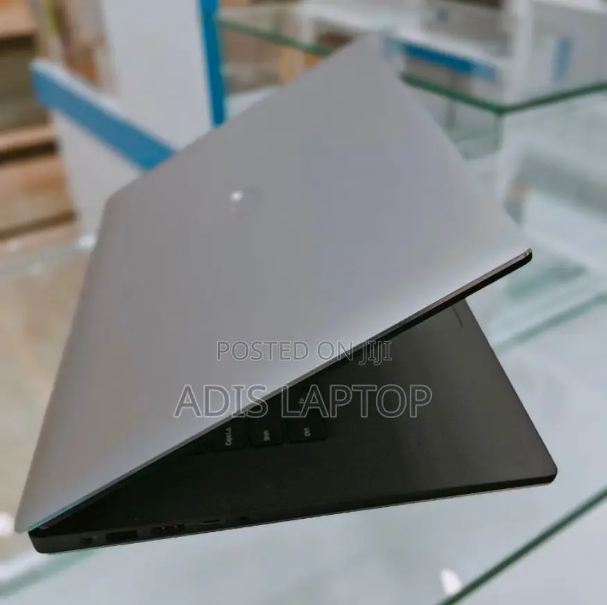 New Laptop Dell XPS 17 9720 16GB Intel Core I7 SSD 512GB