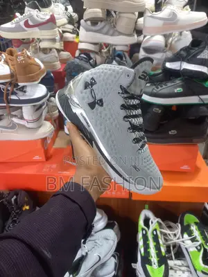 Photo - Under Armour Curry 1 Gray