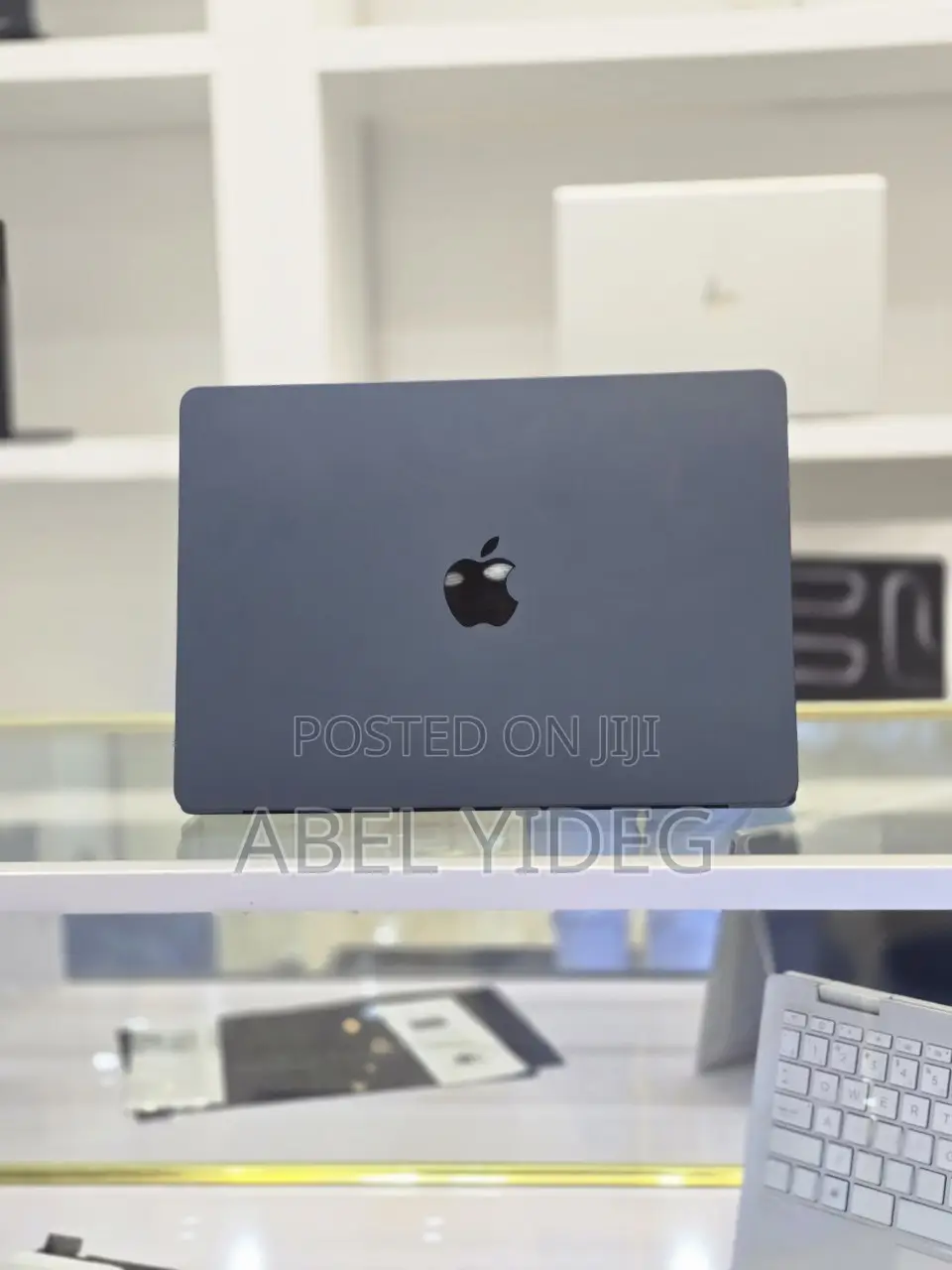 New Laptop Apple MacBook Air 2022 M2 16GB Apple M2 SSD 512GB