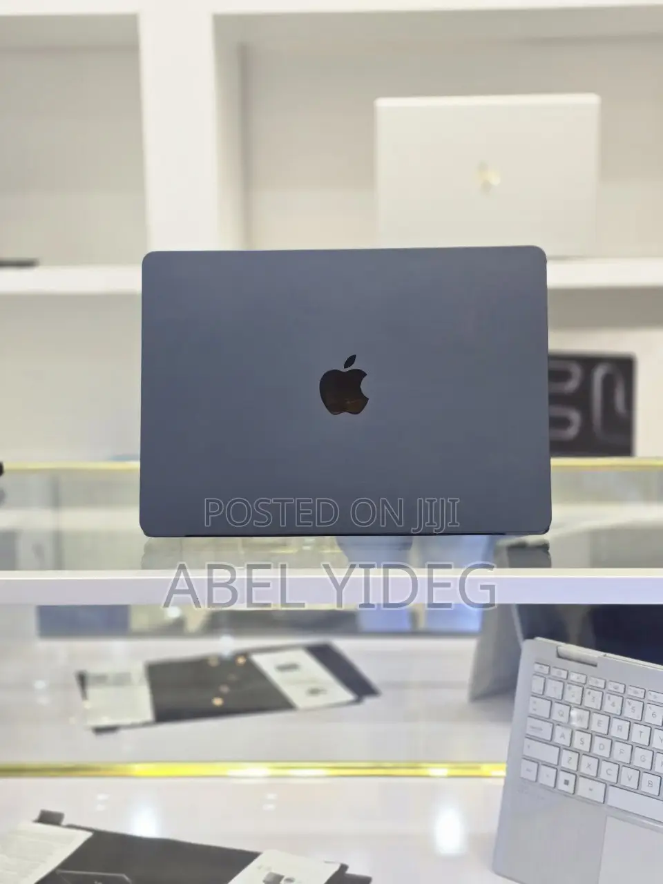 New Laptop Apple MacBook Air 2022 M2 16GB Apple M2 SSD 512GB