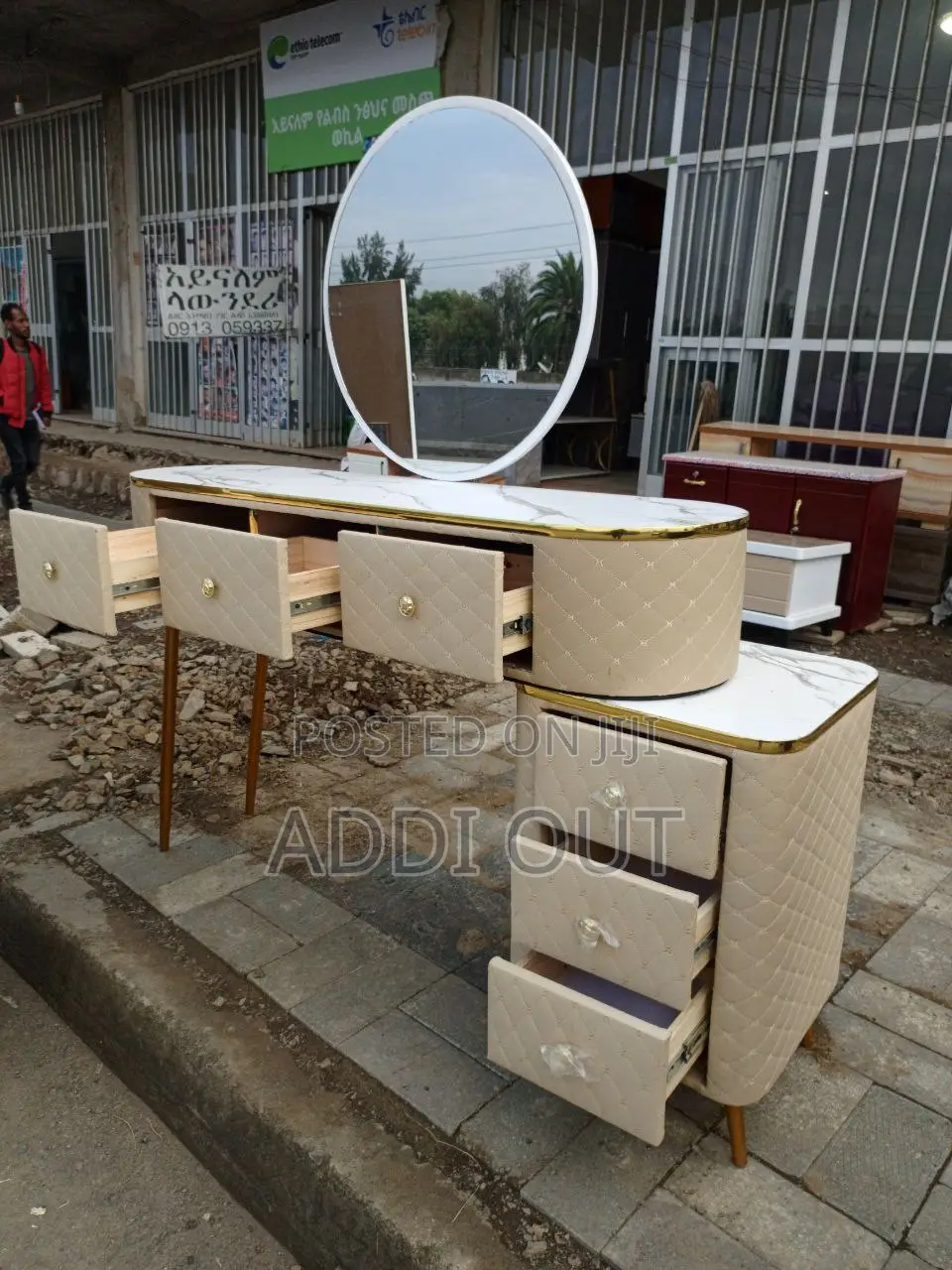 ድሬሲንግ ቴብል/Dressing Table