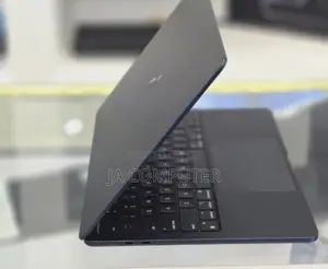 Photo - New Laptop Apple MacBook Air 2022 M2 16GB Apple M2 SSD 512GB