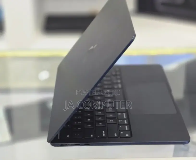 New Laptop Apple MacBook Air 2022 M2 16GB Apple M2 SSD 512GB