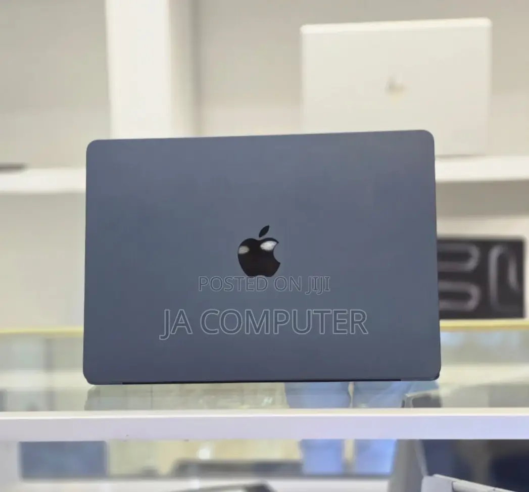 New Laptop Apple MacBook Air 2022 M2 16GB Apple M2 SSD 512GB