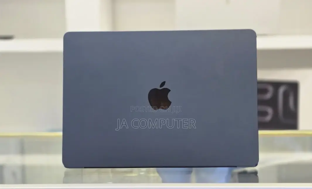 New Laptop Apple MacBook Air 2022 M2 16GB Apple M2 SSD 512GB