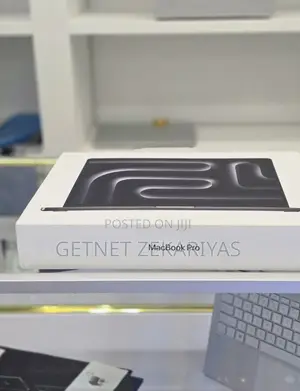 New Laptop Apple MacBook Pro 32GB Apple M3 SSD 512GB