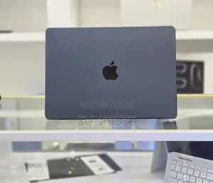 Photo - New Laptop Apple MacBook Air 2022 M2 16GB Apple M2 SSD 512GB