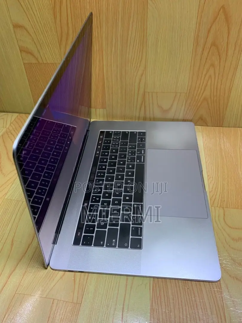 New Laptop Apple MacBook Pro 2017 8GB Intel Core I5 SSD 128GB