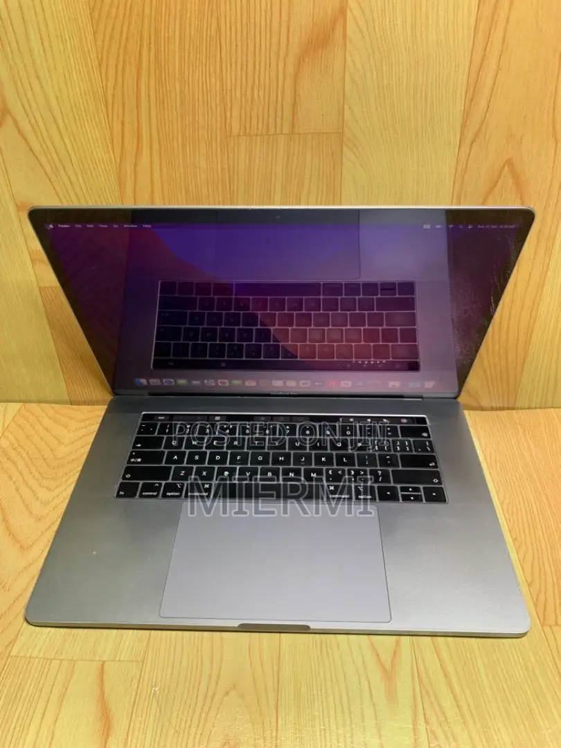 New Laptop Apple MacBook Pro 2017 8GB Intel Core I5 SSD 128GB