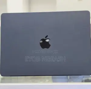 Photo - New Laptop Apple MacBook Air 2022 M2 16GB Apple M2 SSD 512GB