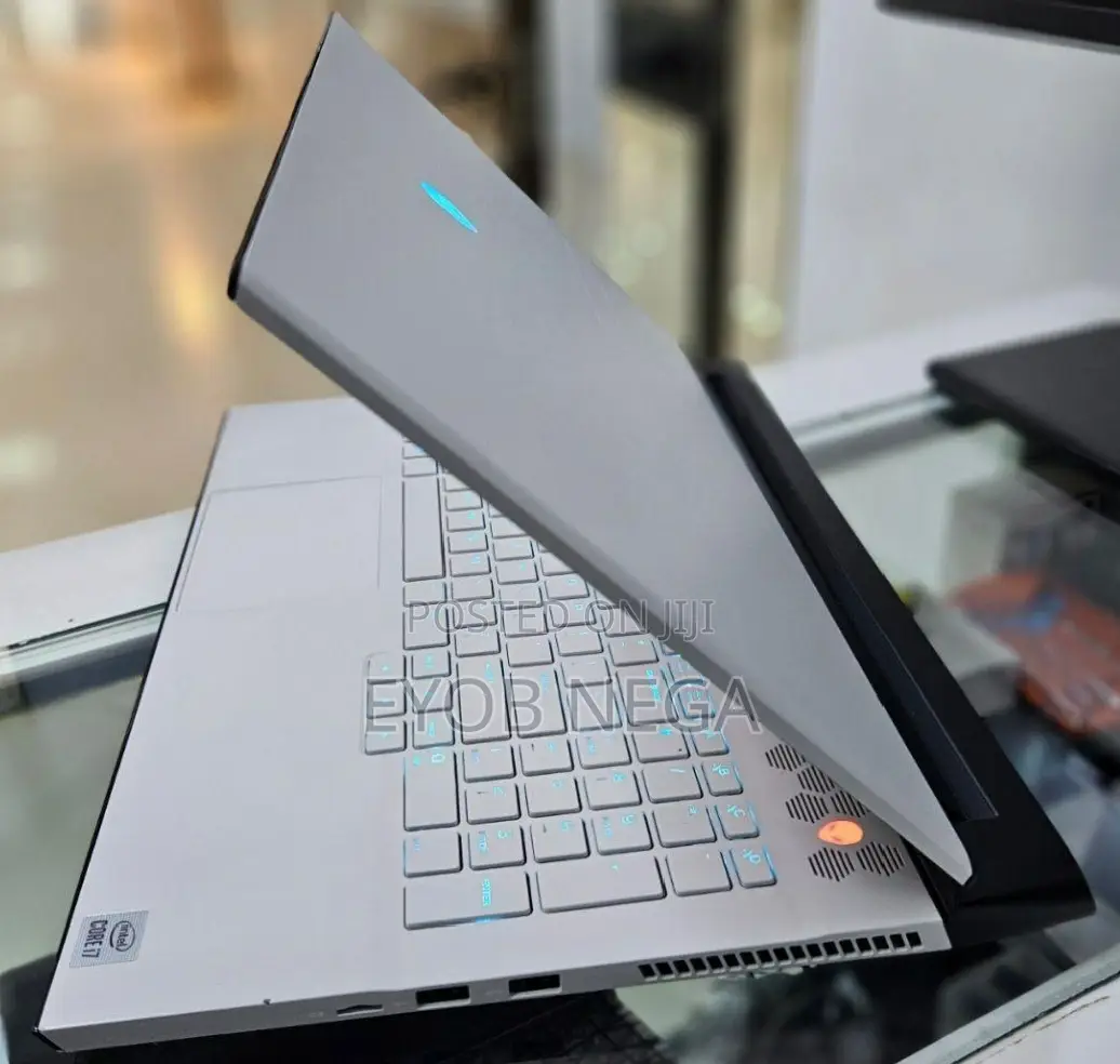 New Laptop Alienware M17x R2 16GB Intel Core I7 SSD 1T