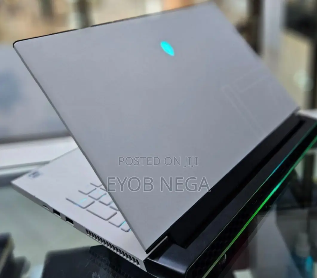 New Laptop Alienware M17x R2 16GB Intel Core I7 SSD 1T