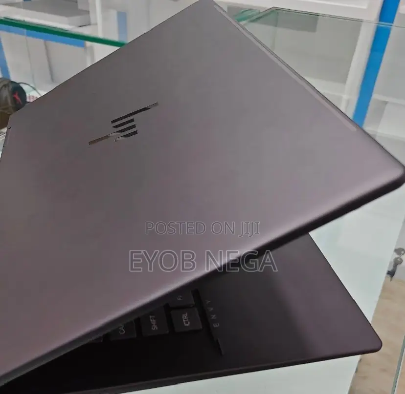 New Laptop HP Envy X360 8GB AMD Ryzen 5 SSD 512GB