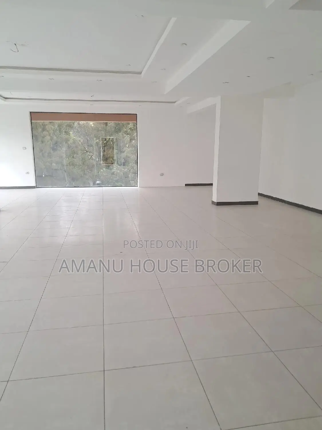 Urgent for Rent 150sqm Office Showroom