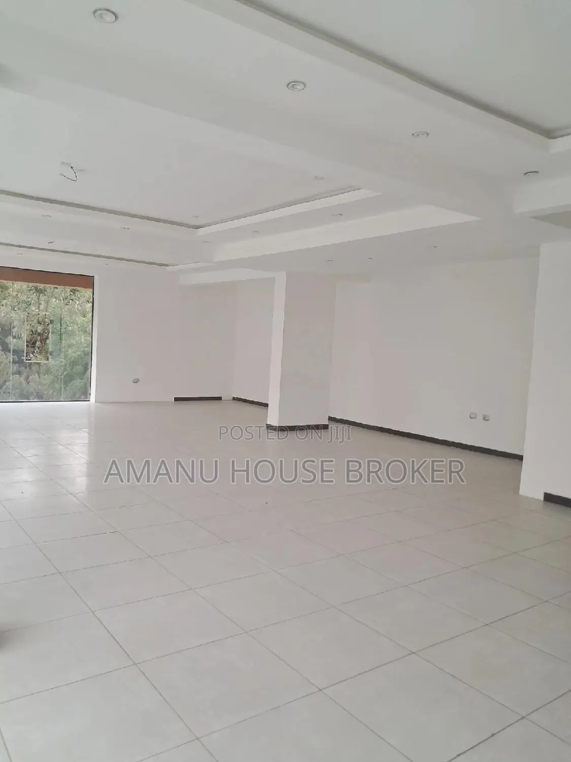 Urgent for Rent 150sqm Office Showroom