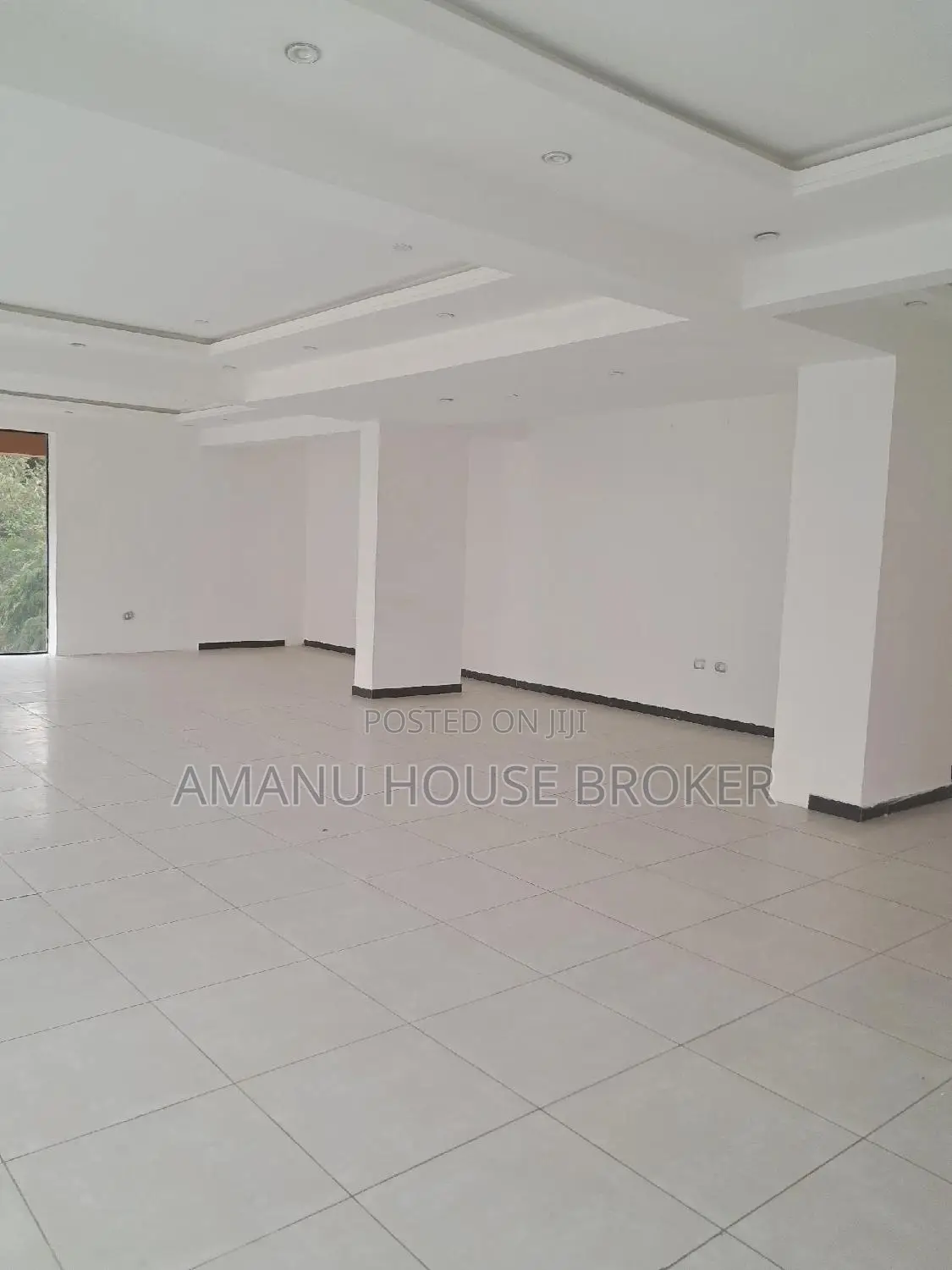 Urgent for Rent 150sqm Office Showroom