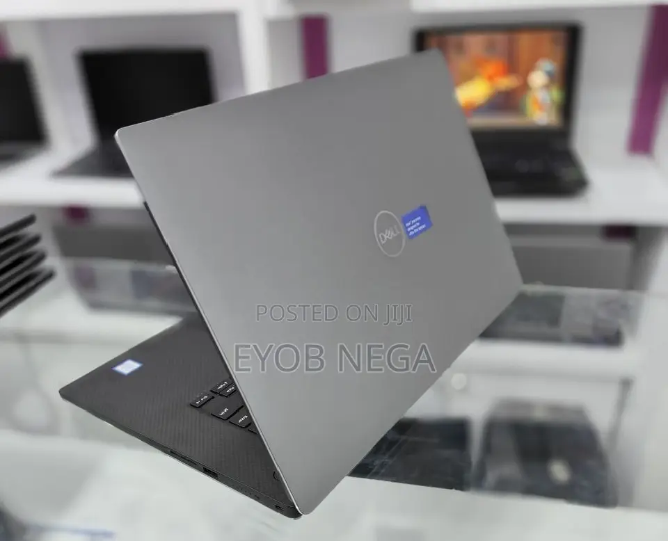 New Laptop Dell Precision 15 3520 32GB Intel Core I9 SSD 512GB