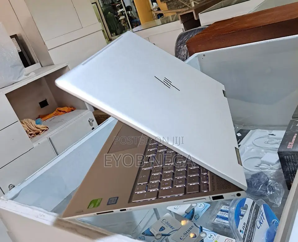 New Laptop HP Envy X360 8GB Intel Core I5 SSD 512GB