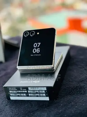 Photo - New Samsung Galaxy Z Flip 5 512 GB