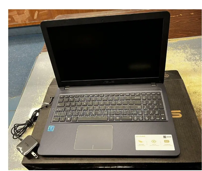 New Laptop Asus VivoBook 15 X505BA 6GB Intel Core I5 SSHD+SSD 128GB