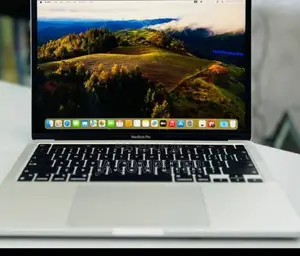 New Laptop Apple MacBook Pro 2022 M2 8GB Apple M2 SSD 256GB