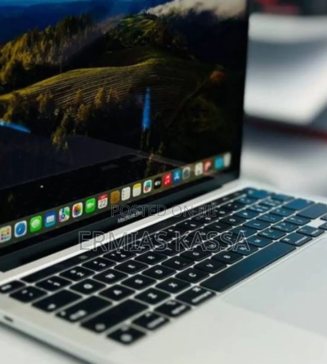 New Laptop Apple MacBook Pro 2022 M2 8GB Apple M2 SSD 256GB