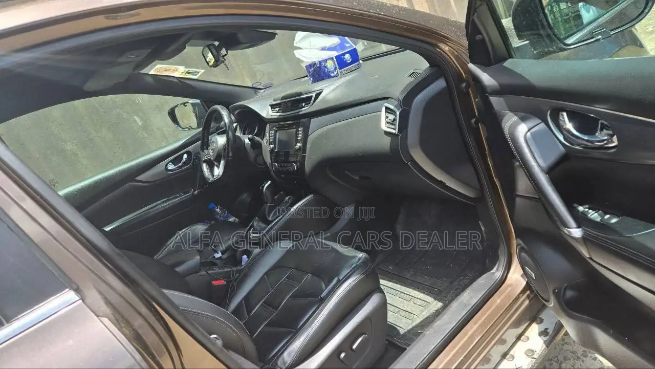 Nissan Qashqai 2018 Brown
