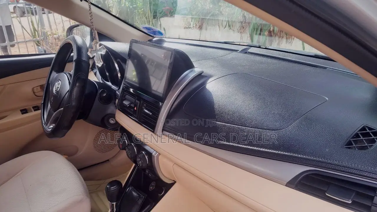 Toyota Yaris 2016 Silver