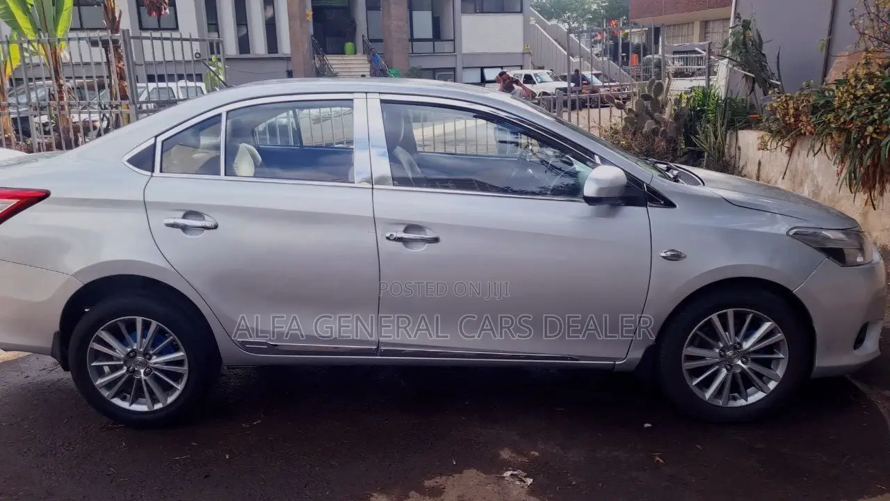 Toyota Yaris 2016 Silver