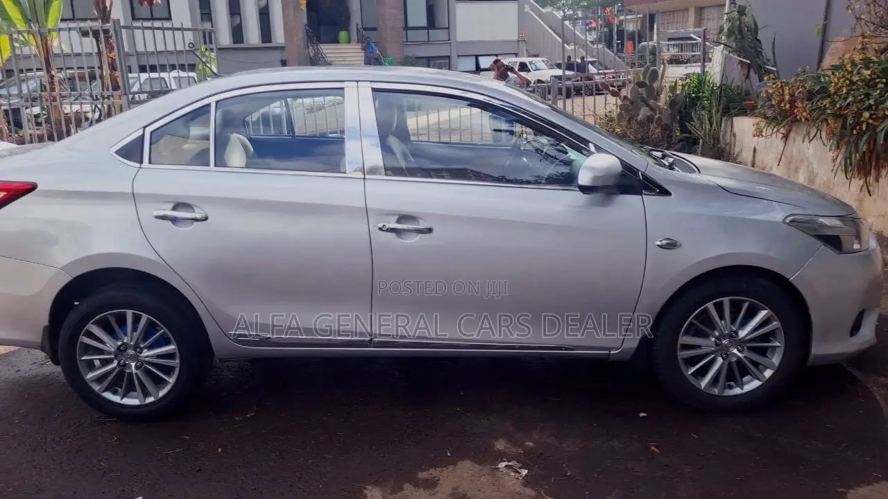 Toyota Yaris 2016 Silver