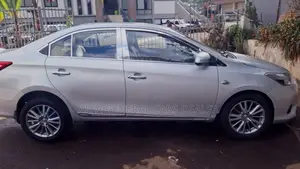 Toyota Yaris 2016 Silver