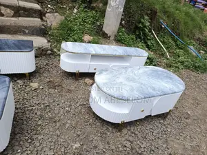 በ ኢፖክሲ የተሰሩ ቲቪ እስታንድ እና ጠረጴዛ