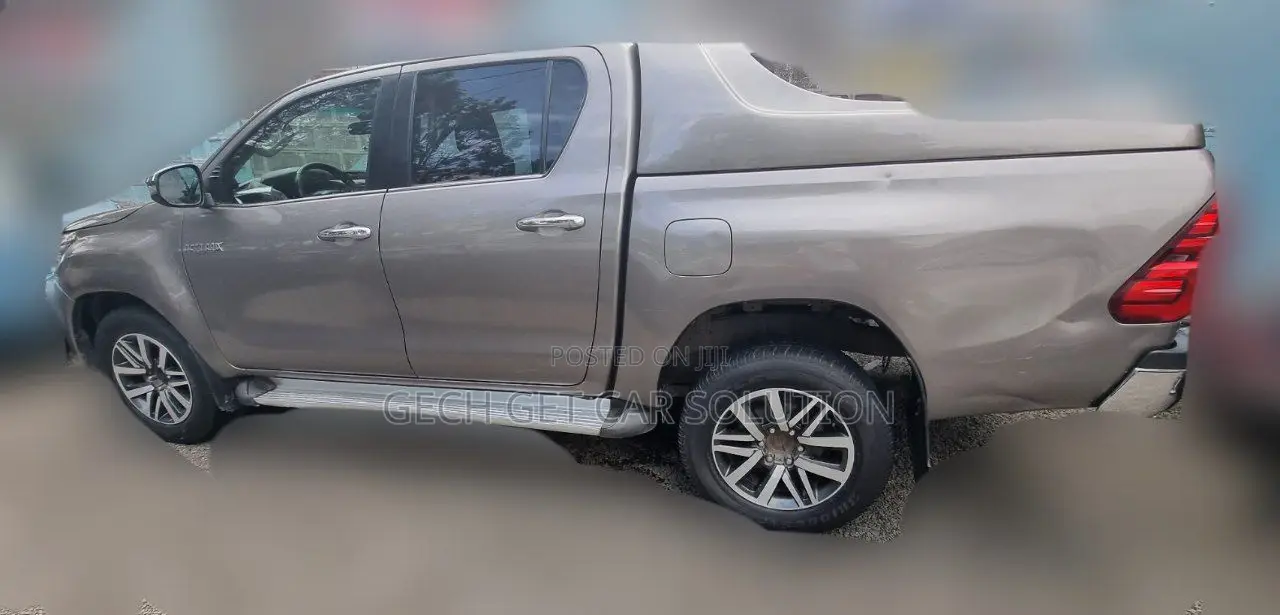 Toyota Hilux 2018 Gold