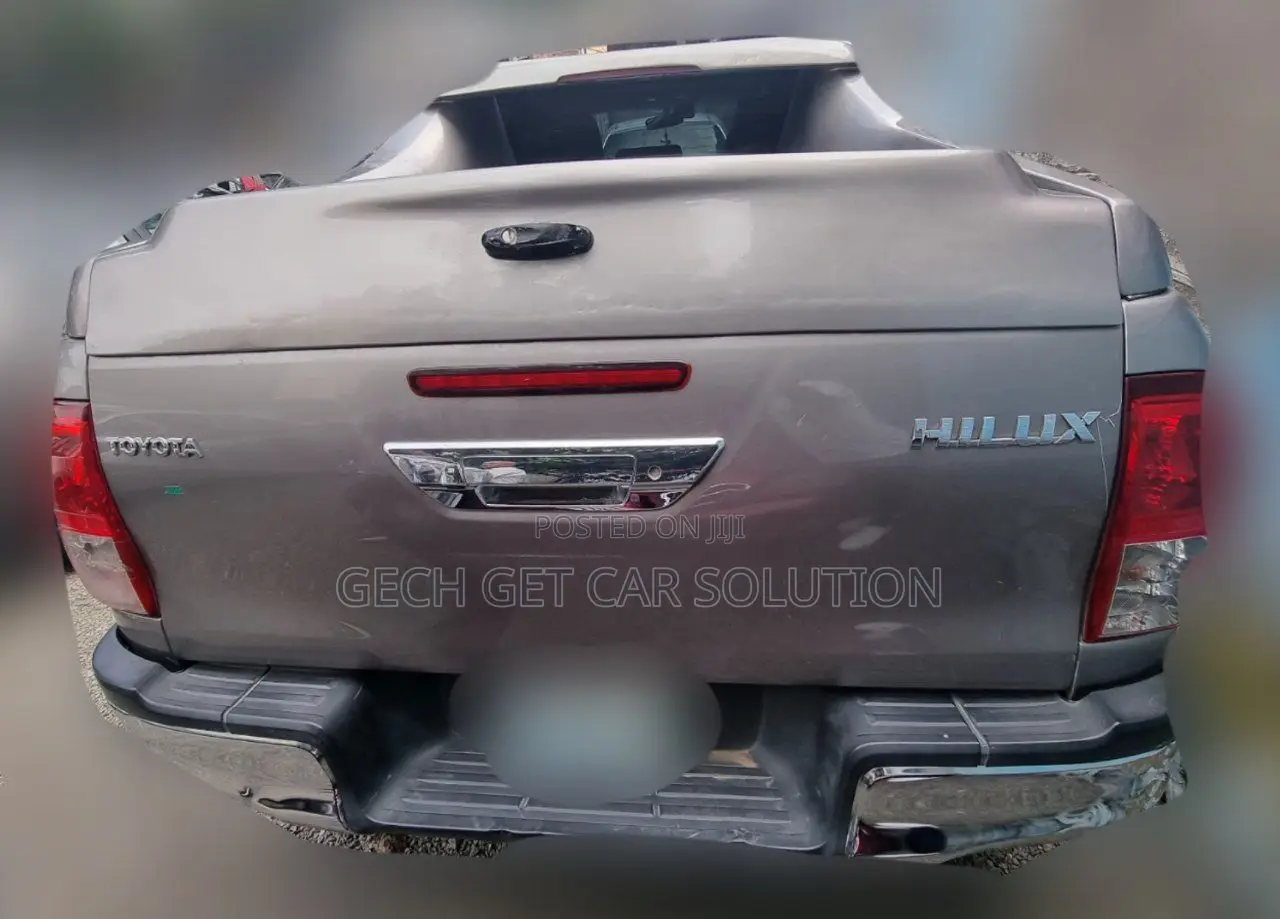 Toyota Hilux 2018 Gold