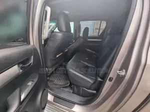 Toyota Hilux 2018 Gold