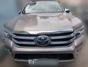 Toyota Hilux 2018 Gold
