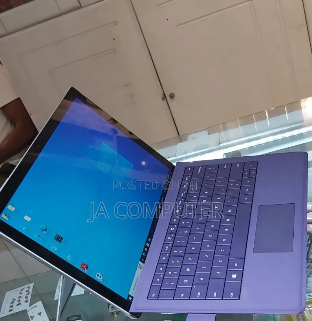 New Laptop Microsoft Surface 4GB Intel Core M SSD 128GB