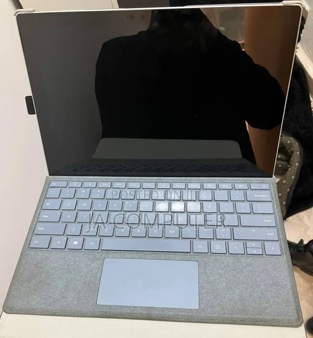 New Laptop Microsoft Surface 8GB Intel Core I5 SSD 128GB