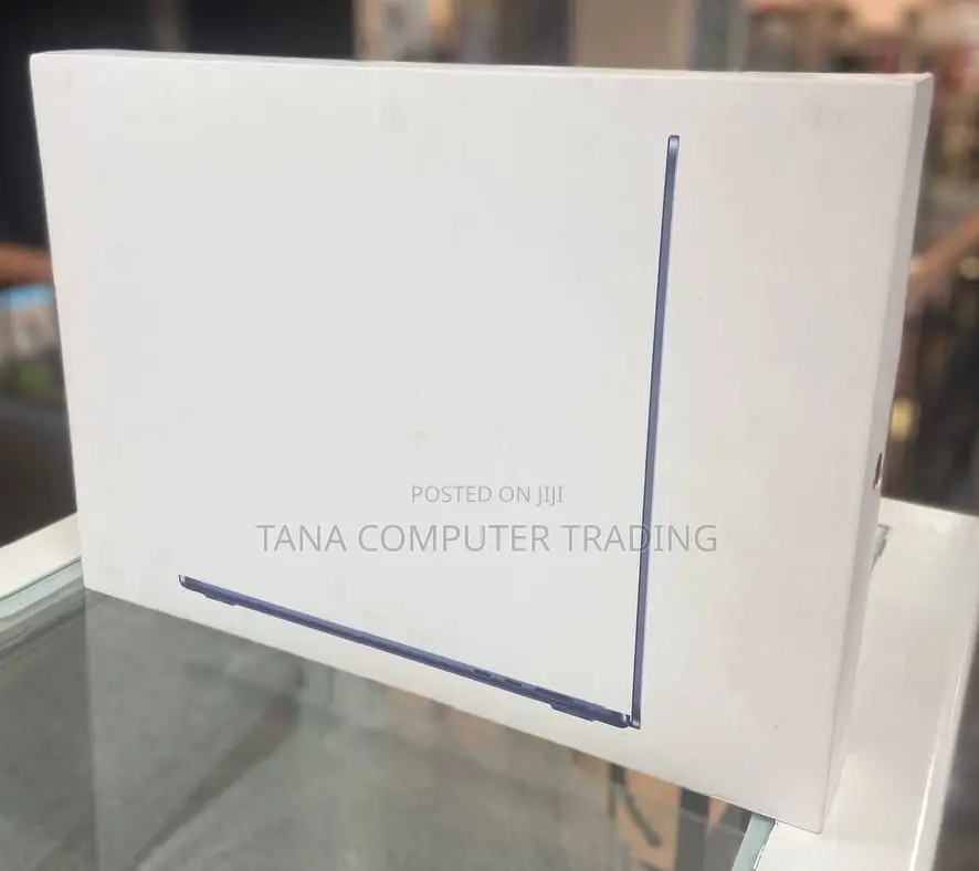 New Laptop Apple MacBook Air 2023 M2 8GB Apple M3 SSD 256GB