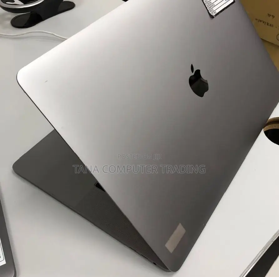 New Laptop Apple MacBook Pro 2019 16GB Intel Core I9 SSD 512GB