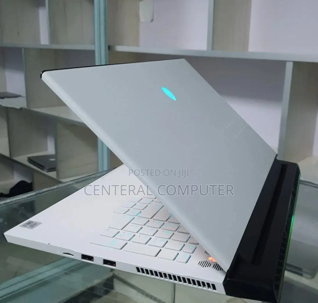 New Laptop Alienware M17x R2 16GB Intel Core I7 SSD 1T