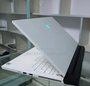 New Laptop Alienware M17x R2 16GB Intel Core I7 SSD 1T