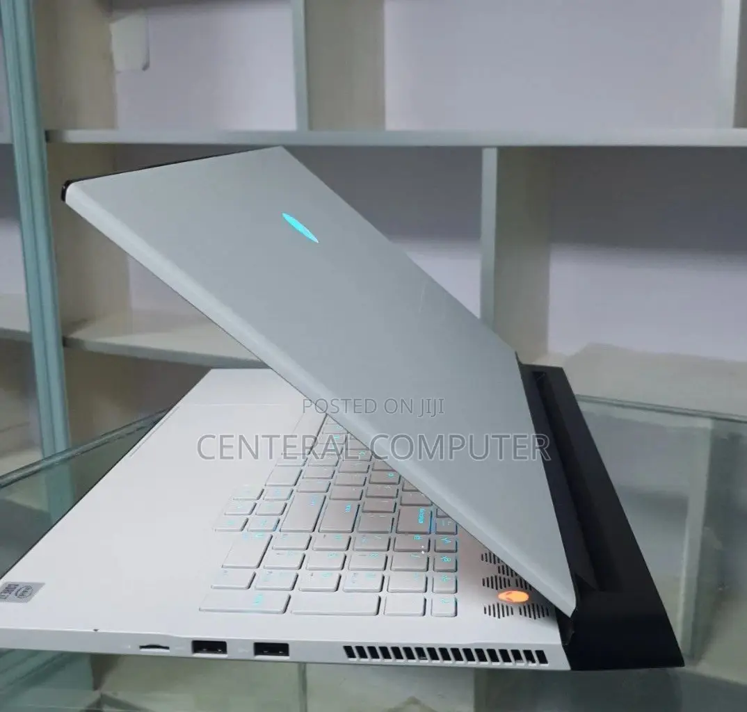 New Laptop Alienware M17x R2 16GB Intel Core I7 SSD 1T